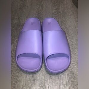 Wild Fable Women's Robbie Slide Sandals in a light purple or lilac color size 9